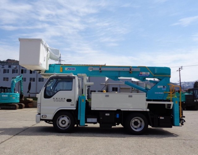 高所作業車（トラック式）